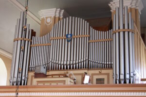 Organ pipes in the gallery