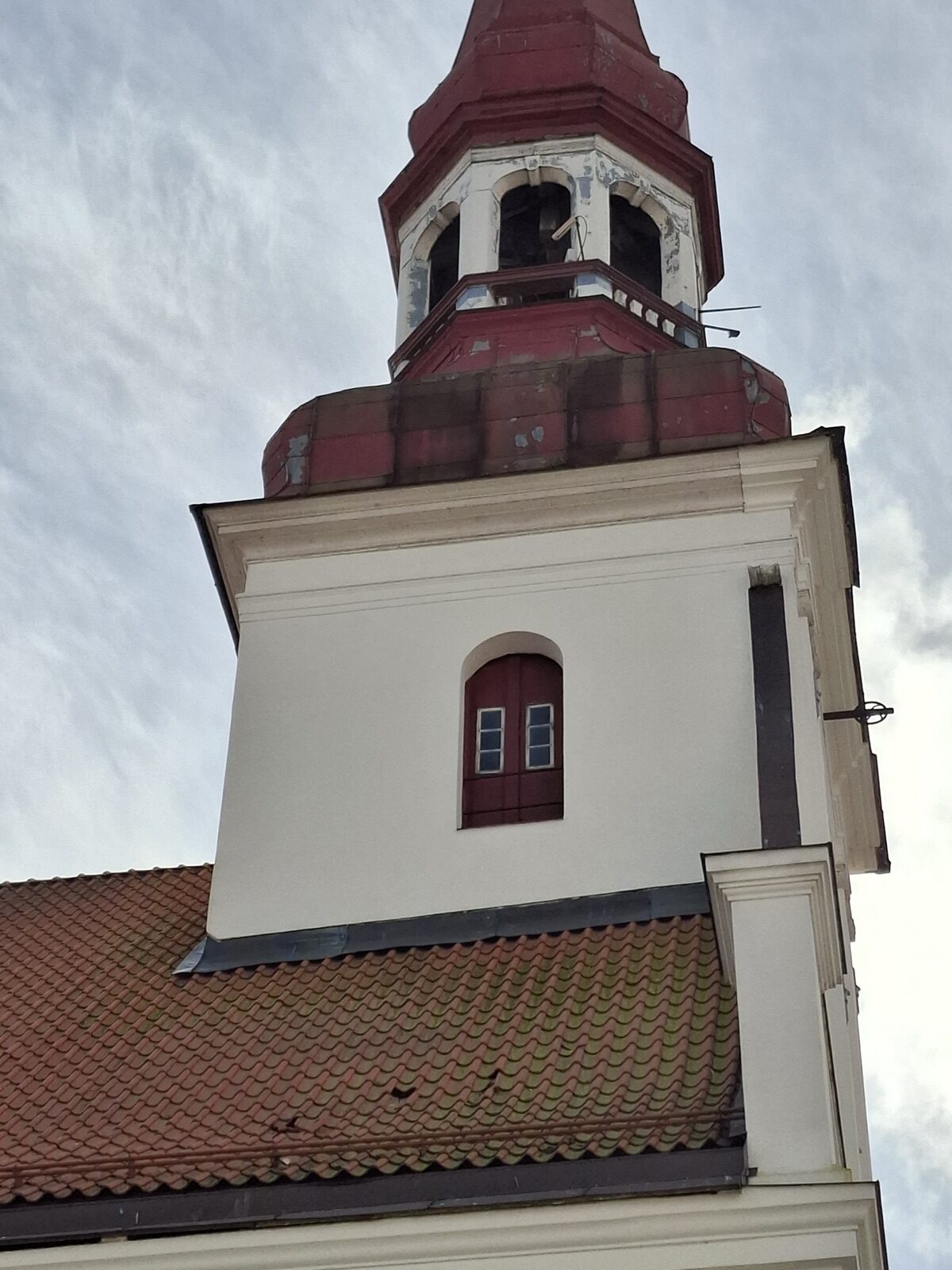 Tormituul murdis kirikutorni vaateplatvormi piirde